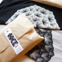 flower packaging accento tshirt